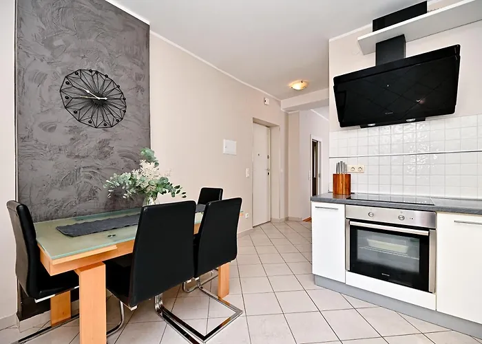 Jakov Apartment With Balcony
