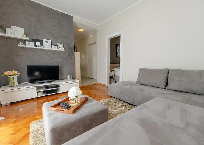 Jakov Apartment With Balcony