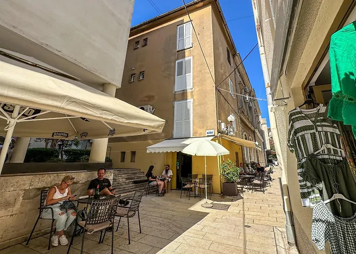 Jakov Apartment With Balcony