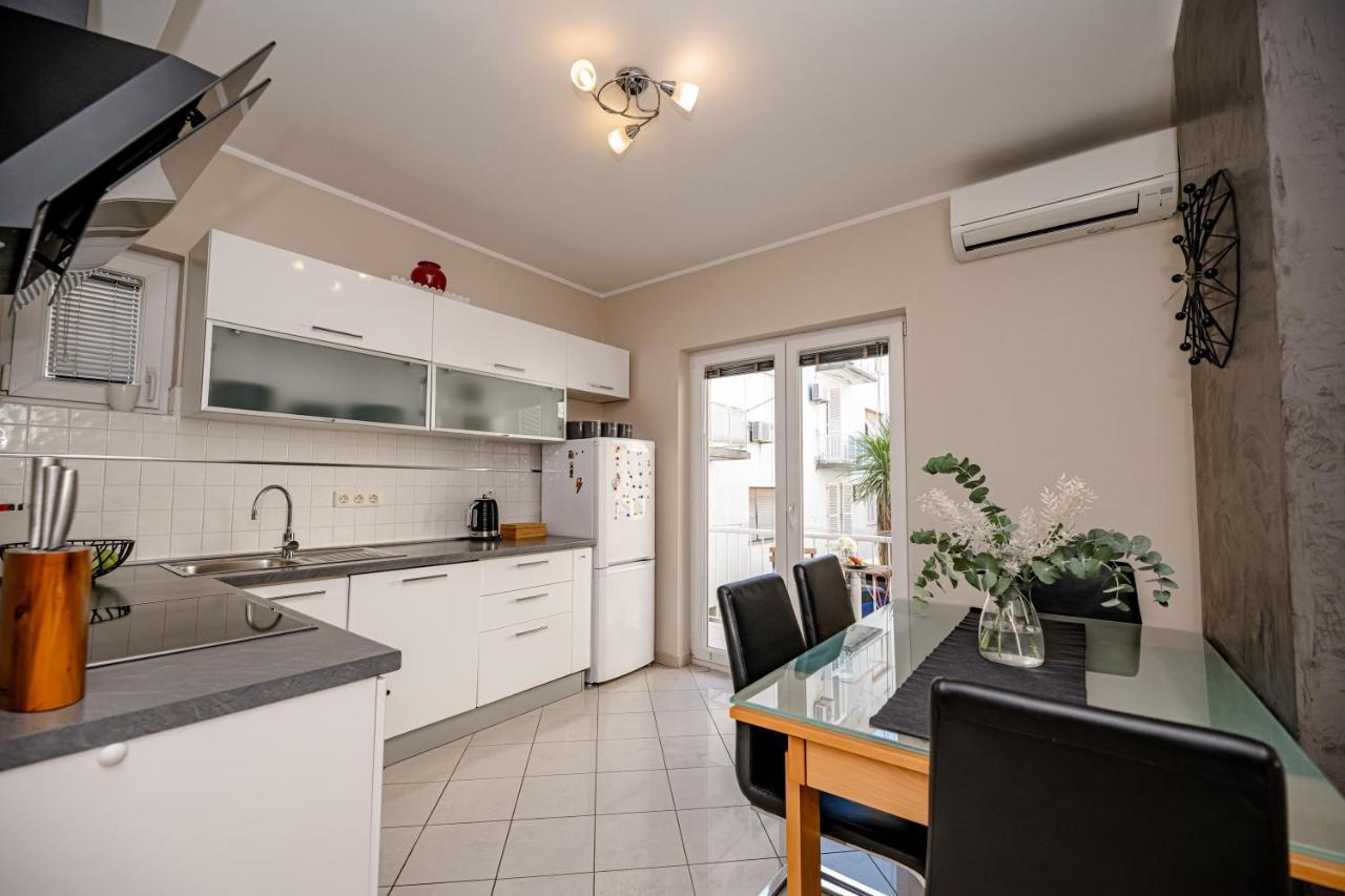 Apartment Jakov With Balcony *