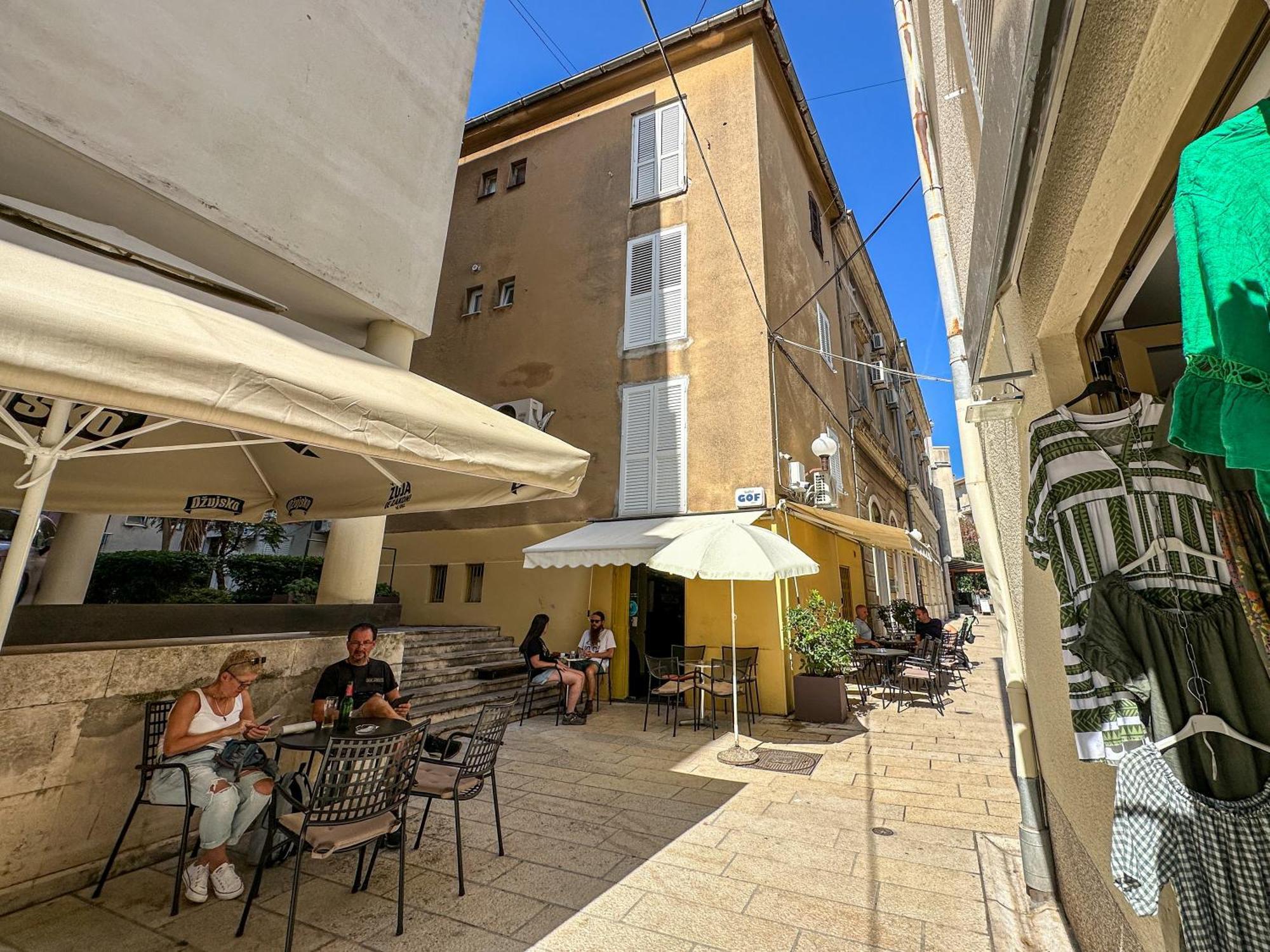 Jakov With Balcony Appartement